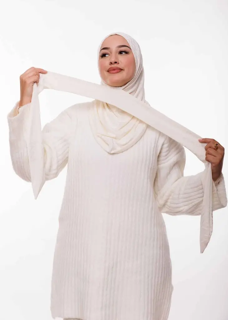 طبقية خليجية - أبيض مصفر -.webp