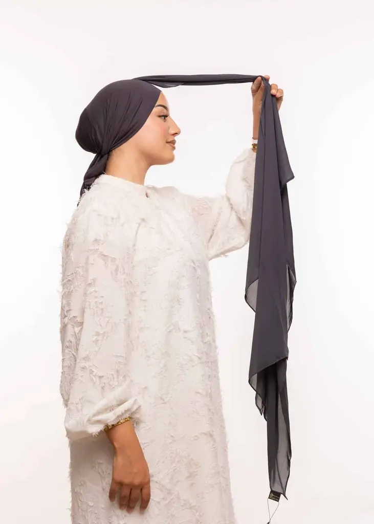 شال كريب بالبوني يربط من الخلف - رمادي داكن (2).webp