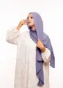  شال كريب بالبوني يربط من الخلف – رمادي